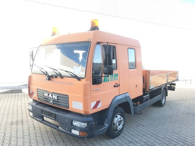 MAN LE 8.185 LC Doka 4x2 BB LE 8.185 LC Doka 4x2 BB, 2x AHK - Pritsche LKW: das Bild 1 MAN LE 8.185 LC Doka 4x2 BB LE 8.185 LC Doka 4x2 BB, 2x AHK - Pritsche LKW: das Bild 1