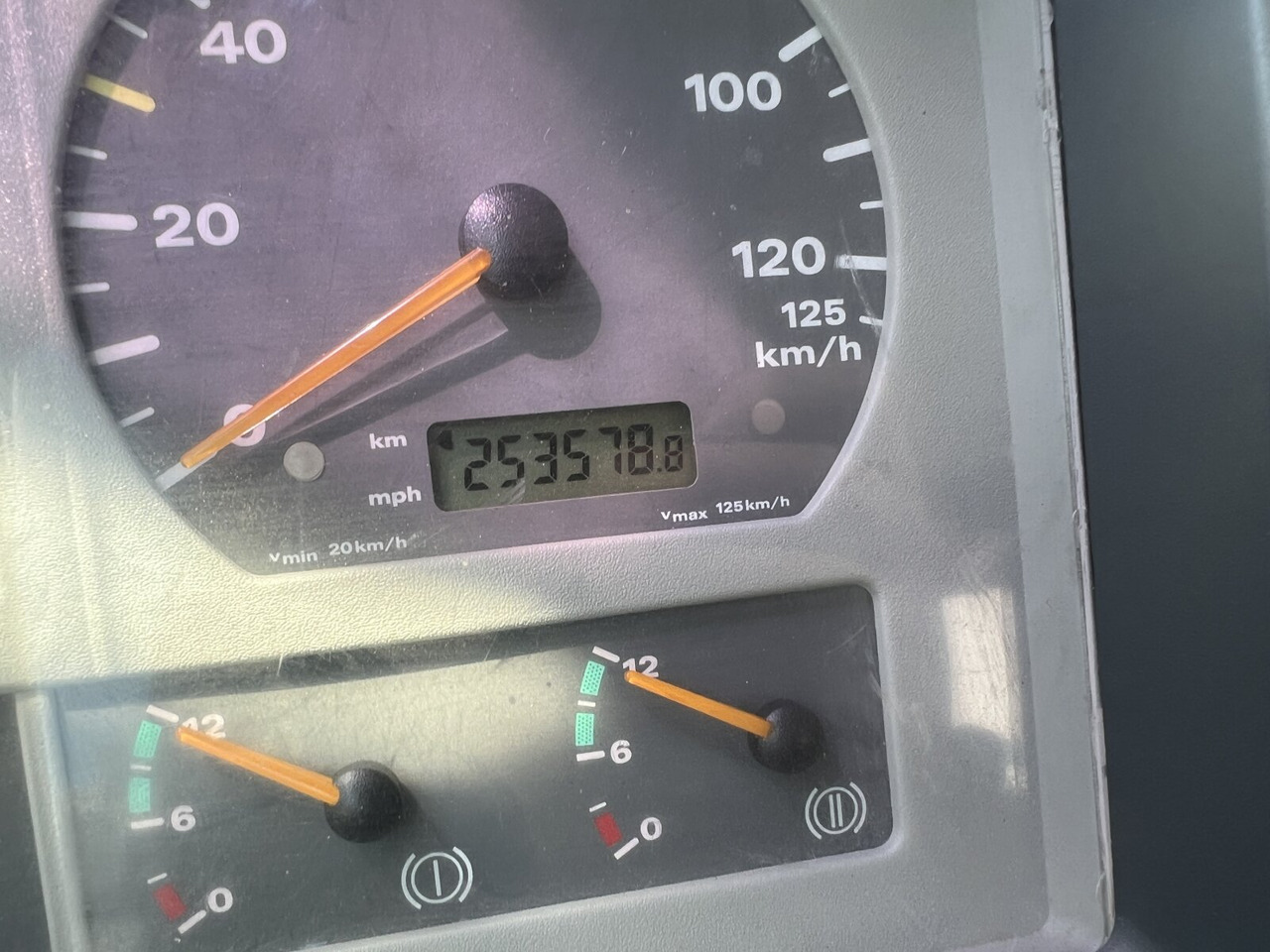 MAN TGA 26.363/410 6x4 BB TGA 26.363/410 6x4 BB, 2-S-Alukipper - Kipper, Autokran: das Bild 4 MAN TGA 26.363/410 6x4 BB TGA 26.363/410 6x4 BB, 2-S-Alukipper - Kipper, Autokran: das Bild 4