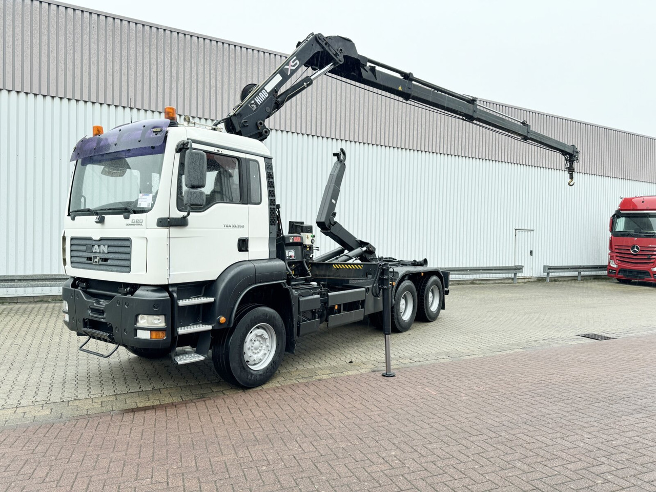 MAN TGA 33.350 6X4 BB TGA 33.350 6X4 BB mit Kran Hiab 166 E-3 HiDuo, Funk - Abrollkipper, Autokran: das Bild 1 MAN TGA 33.350 6X4 BB TGA 33.350 6X4 BB mit Kran Hiab 166 E-3 HiDuo, Funk - Abrollkipper, Autokran: das Bild 1
