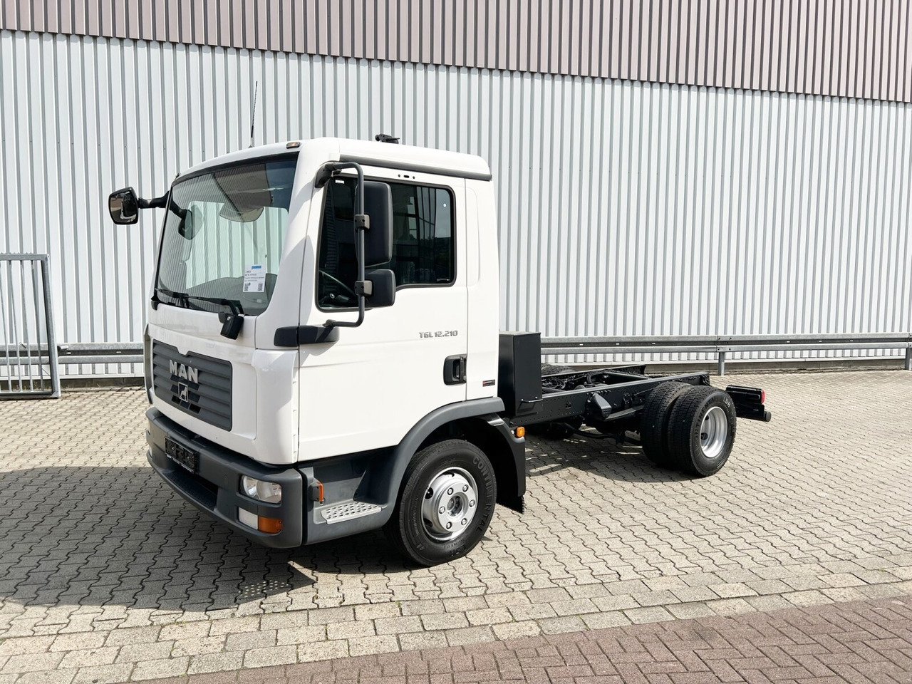 MAN TGL 12.210 4X2 BL TGL 12.210 4X2 BL - Fahrgestell LKW: das Bild 1 MAN TGL 12.210 4X2 BL TGL 12.210 4X2 BL - Fahrgestell LKW: das Bild 1