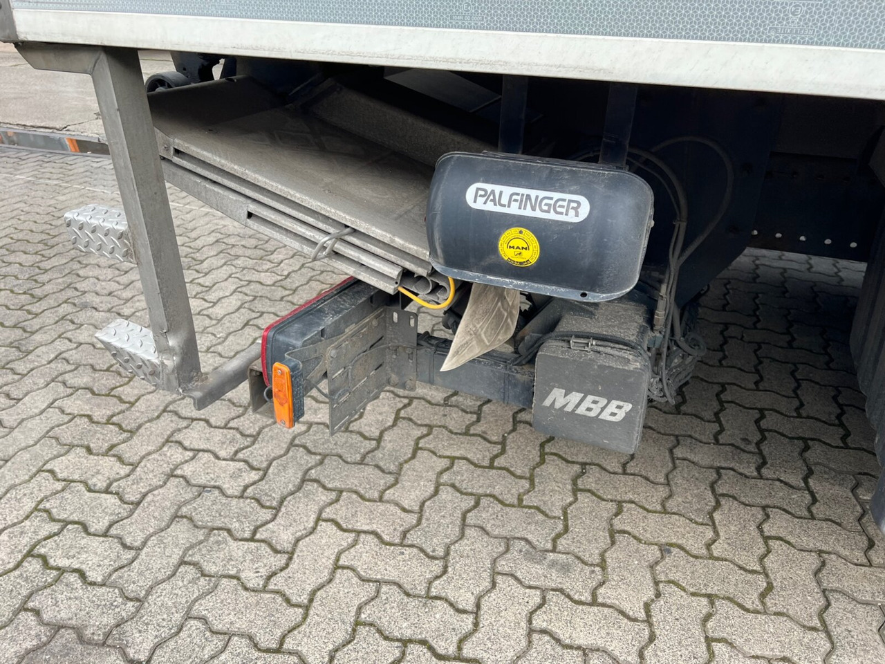 MAN TGL 12.220 4X2 BL mit Motorschaden TGL 12.220 4X2 BL mit Motorschaden, Tiefkühlkoffer, Thermoking, Rolltor, unterfaltbare MBB LBW - Kühlkoffer LKW: das Bild 4 MAN TGL 12.220 4X2 BL mit Motorschaden TGL 12.220 4X2 BL mit Motorschaden, Tiefkühlkoffer, Thermoking, Rolltor, unterfaltbare MBB LBW - Kühlkoffer LKW: das Bild 4