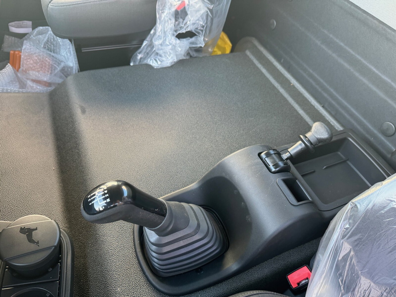 MAN TGL 8.190 4x2 BB CH TGL 8.190 4x2 BB CH, Nebenantrieb, 2x VORHANDEN - Fahrgestell LKW: das Bild 3 MAN TGL 8.190 4x2 BB CH TGL 8.190 4x2 BB CH, Nebenantrieb, 2x VORHANDEN - Fahrgestell LKW: das Bild 3