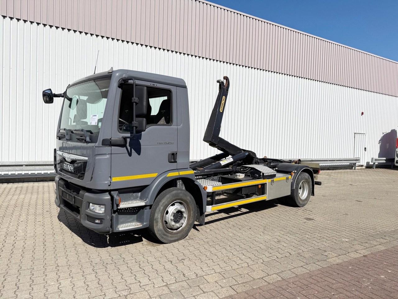 MAN TGM 15.250/340 4X2 BL TGM 15.250/340 4X2 BL - Abrollkipper: das Bild 1 MAN TGM 15.250/340 4X2 BL TGM 15.250/340 4X2 BL - Abrollkipper: das Bild 1