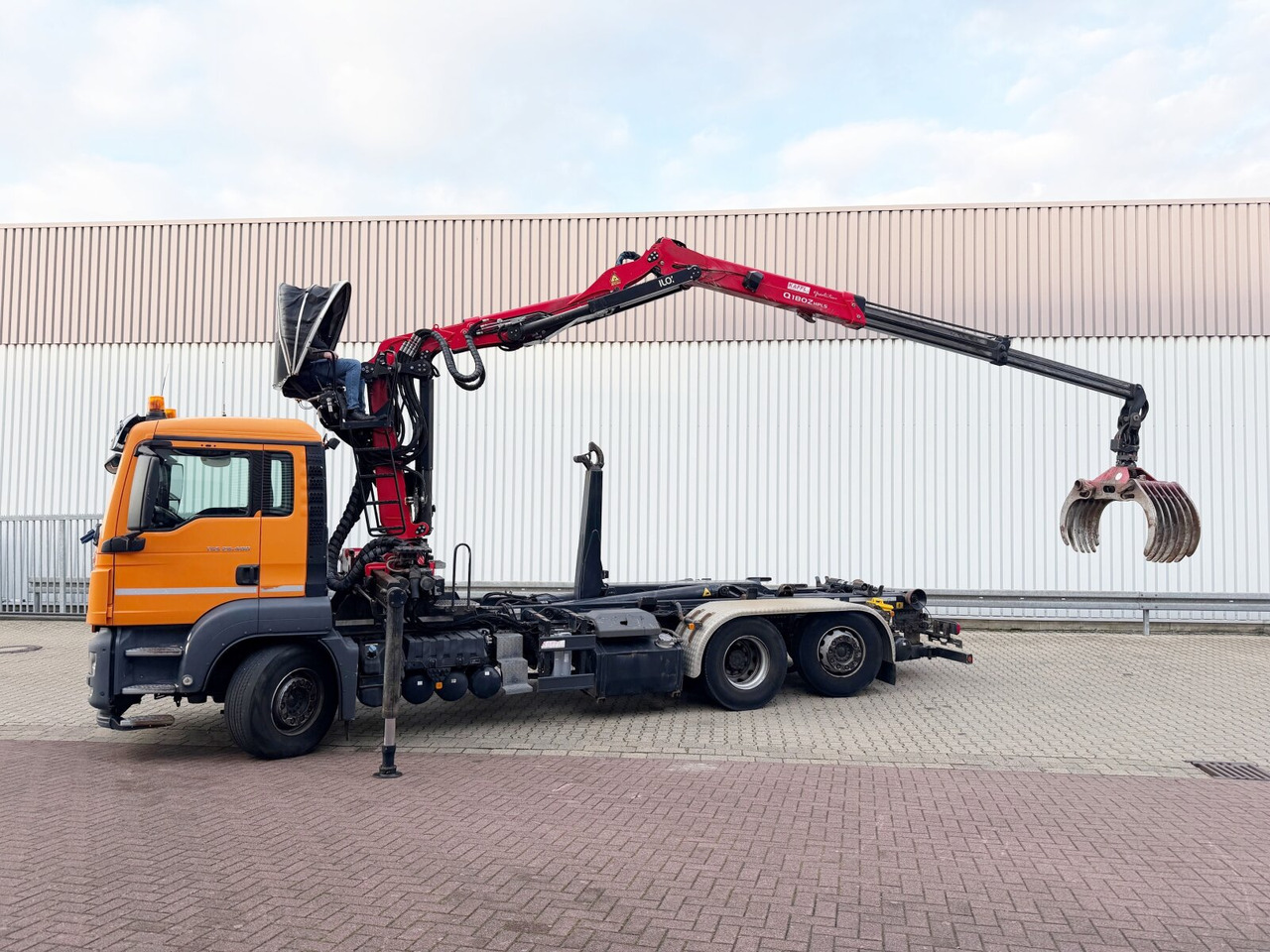 MAN TGS 26.400 6x2-4 BL TGS 26.400 6x2-4 BL, Motorabtrieb, Lenk-/Liftachse, Kran Epsilon Q180ZR95TR - Abrollkipper, Autokran: das Bild 2 MAN TGS 26.400 6x2-4 BL TGS 26.400 6x2-4 BL, Motorabtrieb, Lenk-/Liftachse, Kran Epsilon Q180ZR95TR - Abrollkipper, Autokran: das Bild 2