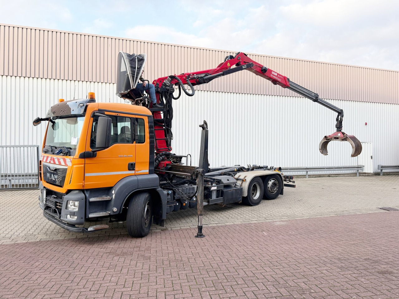 MAN TGS 26.400 6x2-4 BL TGS 26.400 6x2-4 BL, Motorabtrieb, Lenk-/Liftachse, Kran Epsilon Q180ZR95TR - Abrollkipper, Autokran: das Bild 1 MAN TGS 26.400 6x2-4 BL TGS 26.400 6x2-4 BL, Motorabtrieb, Lenk-/Liftachse, Kran Epsilon Q180ZR95TR - Abrollkipper, Autokran: das Bild 1