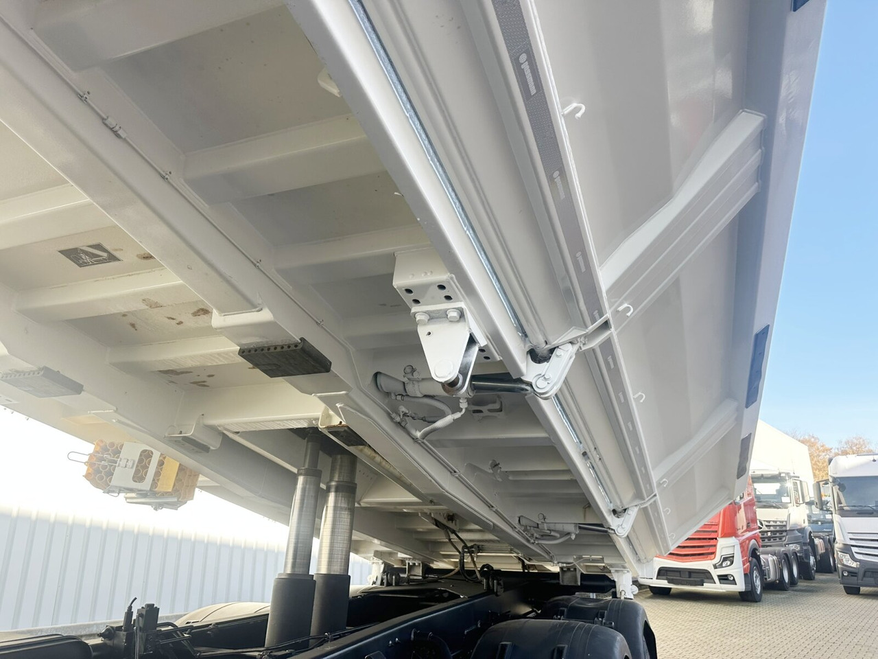 MAN TGS 35.460 8X4 BB TGS 35.460 8X4 BB, Meiller Bordmatik 13m³ - Kipper: das Bild 2 MAN TGS 35.460 8X4 BB TGS 35.460 8X4 BB, Meiller Bordmatik 13m³ - Kipper: das Bild 2