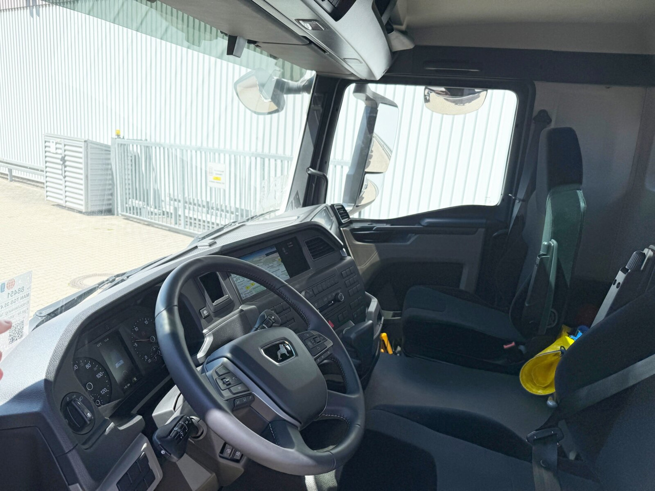 MAN TGS 35.470 8x4-4 BL TGS 35.470 8x4-4 BL, Lenk-/Liftachse, Navi, Motorabtrieb - Abrollkipper: das Bild 2 MAN TGS 35.470 8x4-4 BL TGS 35.470 8x4-4 BL, Lenk-/Liftachse, Navi, Motorabtrieb - Abrollkipper: das Bild 2