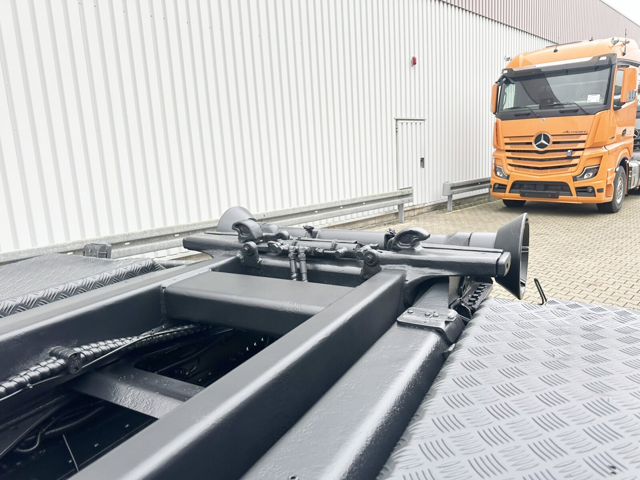 MAN TGS 35.480 8X4 BL TGS 35.400 8x4 BL, Schub-Knick bis 6,5m Container - Abrollkipper: das Bild 2 MAN TGS 35.480 8X4 BL TGS 35.400 8x4 BL, Schub-Knick bis 6,5m Container - Abrollkipper: das Bild 2