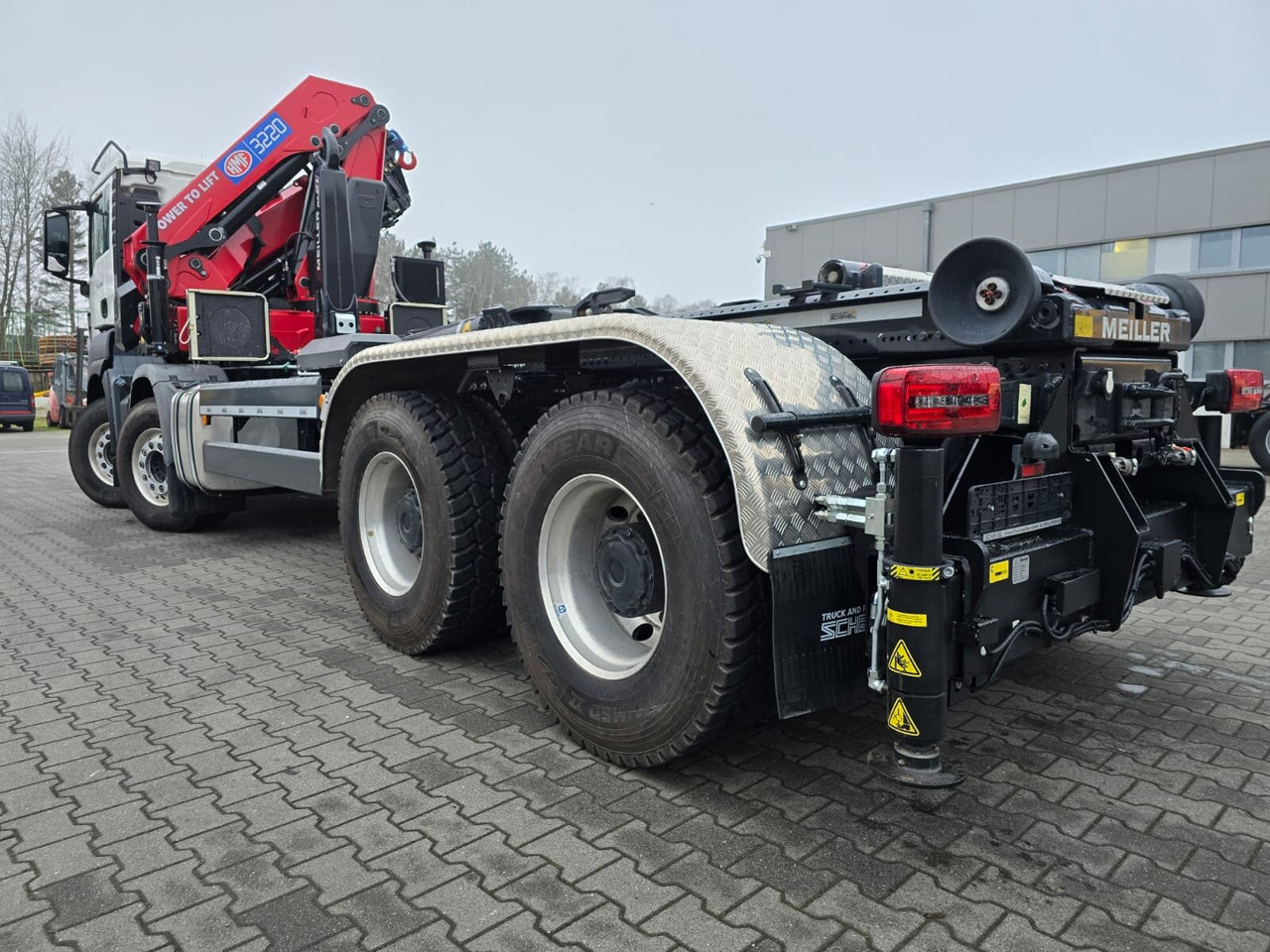 MAN TGS 35.480 8X4 BL TGS 35.480 8X4 BL, Intarder, Kran HMF 3220-K6, 4-fach Abstützung, Funk - Abrollkipper, Autokran: das Bild 4 MAN TGS 35.480 8X4 BL TGS 35.480 8X4 BL, Intarder, Kran HMF 3220-K6, 4-fach Abstützung, Funk - Abrollkipper, Autokran: das Bild 4