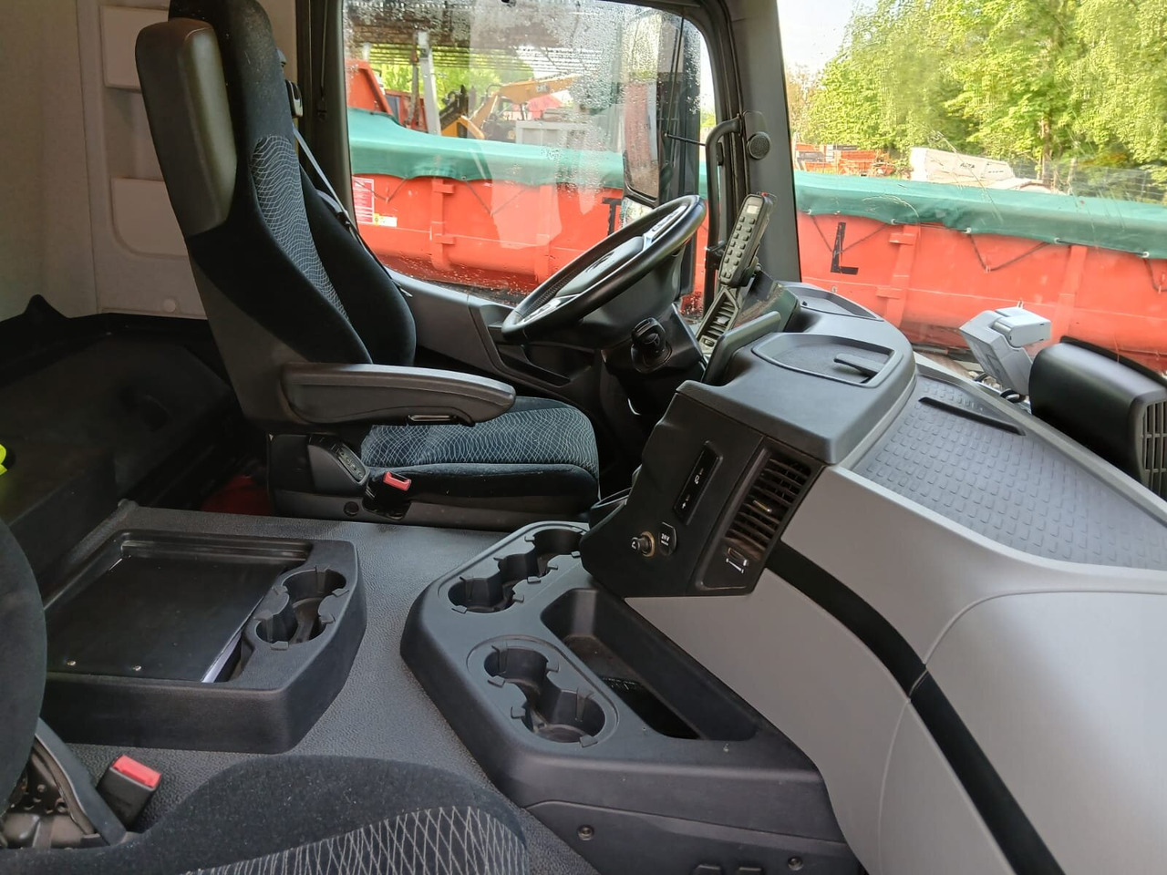 Mercedes-Benz Actros 1832 L 4x2 Actros 1832 L 4x2, Navi, MultimediaCockpit, Funk - Absetzkipper: das Bild 4 Mercedes-Benz Actros 1832 L 4x2 Actros 1832 L 4x2, Navi, MultimediaCockpit, Funk - Absetzkipper: das Bild 4