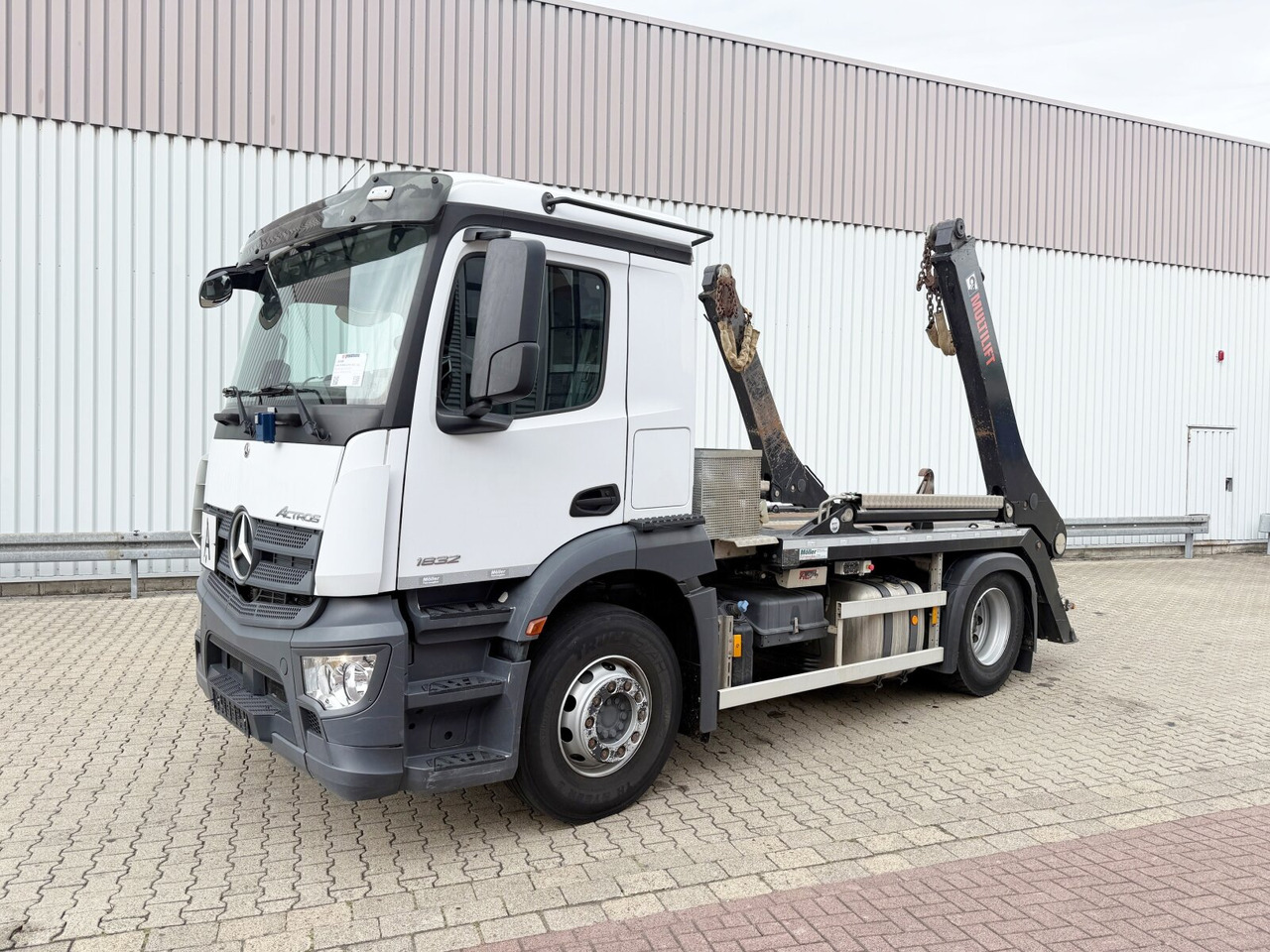 Absetzkipper Mercedes-Benz Actros 1832 L 4x2 Actros 1832 L 4x2, Navi, MultimediaCockpit, Funk: das Bild 8