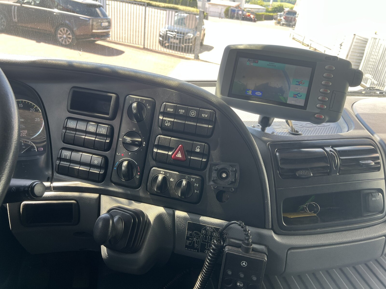 Mercedes-Benz Actros 2032 LA 4x4 Actros 2032 LA 4x4/ Rdstand 3.600 mm - Fahrgestell LKW: das Bild 3 Mercedes-Benz Actros 2032 LA 4x4 Actros 2032 LA 4x4/ Rdstand 3.600 mm - Fahrgestell LKW: das Bild 3