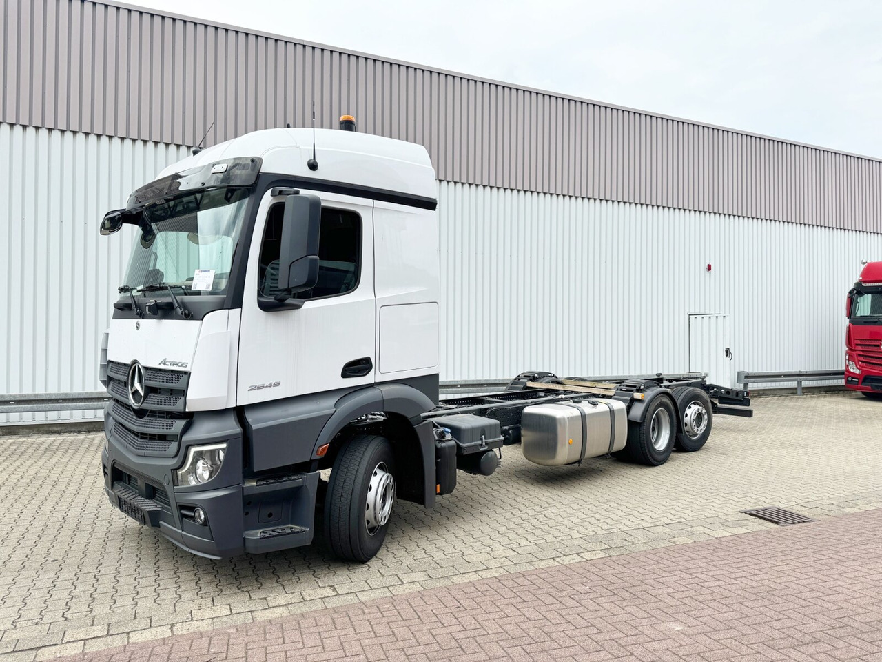 Mercedes-Benz Actros 2545 L 6x2 Actros 2545 L 6x2, Lenk-/Liftachse, StreamSpace, MultimediaCockpit - Fahrgestell LKW: das Bild 1 Mercedes-Benz Actros 2545 L 6x2 Actros 2545 L 6x2, Lenk-/Liftachse, StreamSpace, MultimediaCockpit - Fahrgestell LKW: das Bild 1