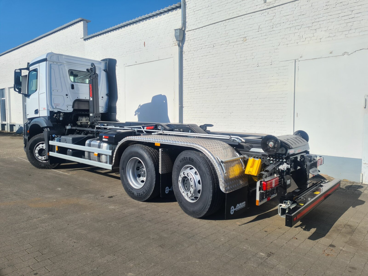 Mercedes-Benz Actros 2545 L 6x2 Actros 2545 L 6x2, Retarder, Lenk-/Liftachse, MirrorCam, MultimediaCockpit, Navi - Abrollkipper: das Bild 3 Mercedes-Benz Actros 2545 L 6x2 Actros 2545 L 6x2, Retarder, Lenk-/Liftachse, MirrorCam, MultimediaCockpit, Navi - Abrollkipper: das Bild 3