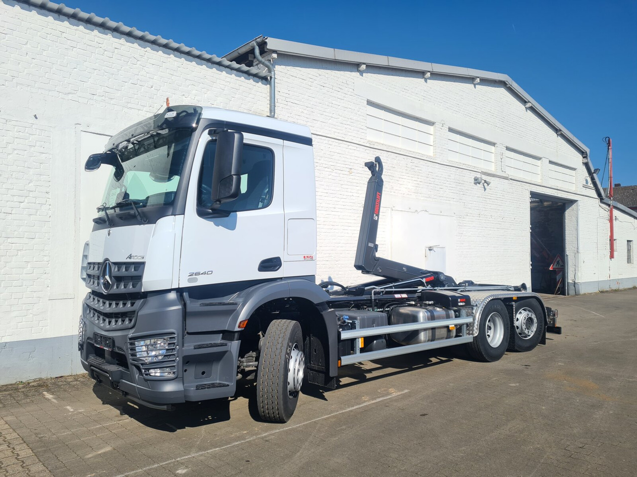 Mercedes-Benz Actros 2545 L 6x2 Actros 2545 L 6x2, Retarder, Lenk-/Liftachse, MirrorCam, MultimediaCockpit, Navi - Abrollkipper: das Bild 1 Mercedes-Benz Actros 2545 L 6x2 Actros 2545 L 6x2, Retarder, Lenk-/Liftachse, MirrorCam, MultimediaCockpit, Navi - Abrollkipper: das Bild 1