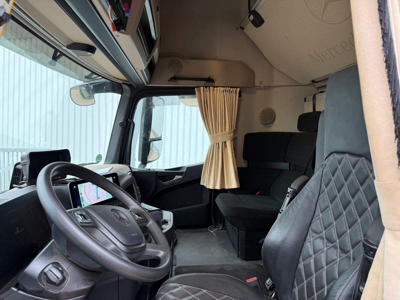 Mercedes-Benz Actros 2552 L 6x2 Actros 2552 L 6x2, Lenk/Lift, Retarder, GigaSpace, LED, Motorabtrieb, Meiller Tectrum, Funk - Abrollkipper: das Bild 5 Mercedes-Benz Actros 2552 L 6x2 Actros 2552 L 6x2, Lenk/Lift, Retarder, GigaSpace, LED, Motorabtrieb, Meiller Tectrum, Funk - Abrollkipper: das Bild 5