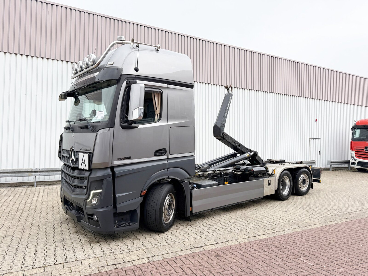 Mercedes-Benz Actros 2552 L 6x2 Actros 2552 L 6x2, Lenk/Lift, Retarder, GigaSpace, LED, Motorabtrieb, Meiller Tectrum, Funk - Abrollkipper: das Bild 1 Mercedes-Benz Actros 2552 L 6x2 Actros 2552 L 6x2, Lenk/Lift, Retarder, GigaSpace, LED, Motorabtrieb, Meiller Tectrum, Funk - Abrollkipper: das Bild 1