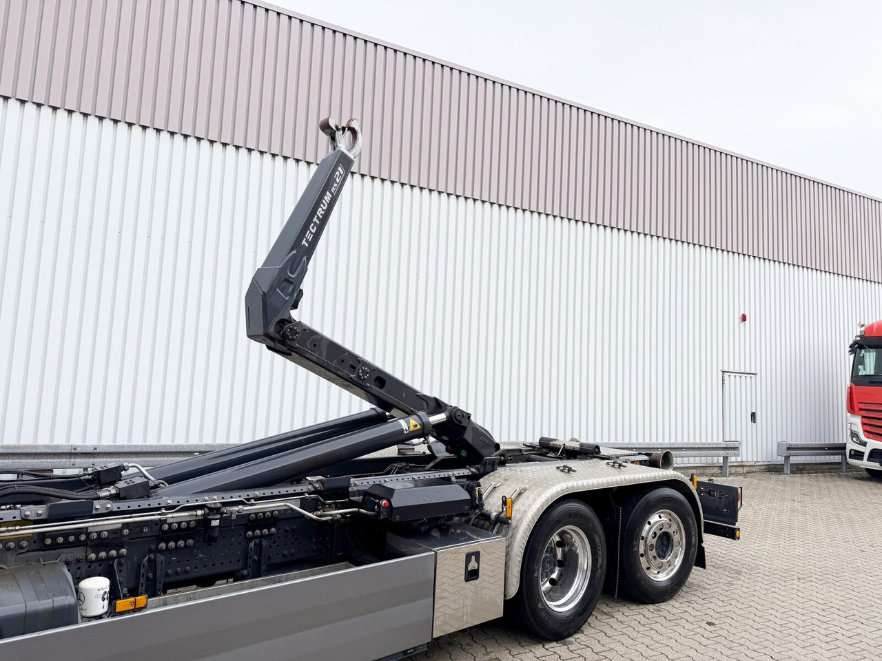Mercedes-Benz Actros 2552 L 6x2 Actros 2552 L 6x2, Lenk/Lift, Retarder, GigaSpace, LED, Motorabtrieb, Meiller Tectrum, Funk - Abrollkipper: das Bild 3 Mercedes-Benz Actros 2552 L 6x2 Actros 2552 L 6x2, Lenk/Lift, Retarder, GigaSpace, LED, Motorabtrieb, Meiller Tectrum, Funk - Abrollkipper: das Bild 3