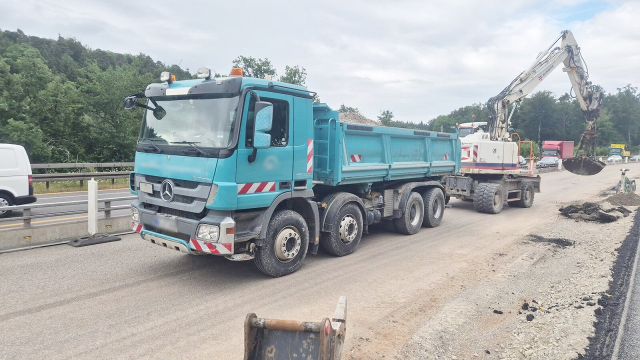 Mercedes-Benz Actros 3241 K 8x4/4 Actros 3241 K 8x4/4, Bordmatik - Kipper: das Bild 1 Mercedes-Benz Actros 3241 K 8x4/4 Actros 3241 K 8x4/4, Bordmatik - Kipper: das Bild 1