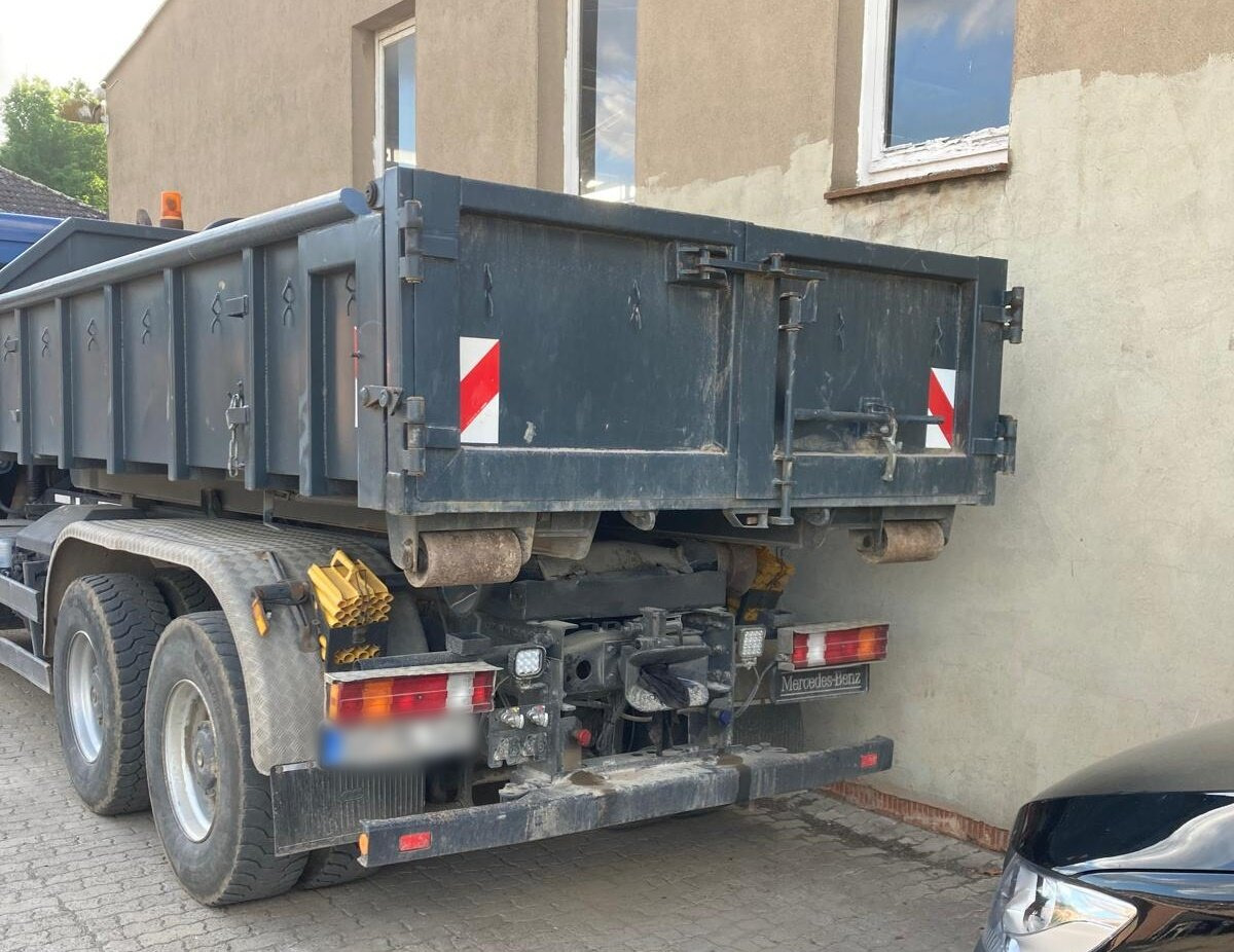Mercedes-Benz Actros 3346 6x4 Actros 3346 6x4, Retarder - Abrollkipper: das Bild 3 Mercedes-Benz Actros 3346 6x4 Actros 3346 6x4, Retarder - Abrollkipper: das Bild 3