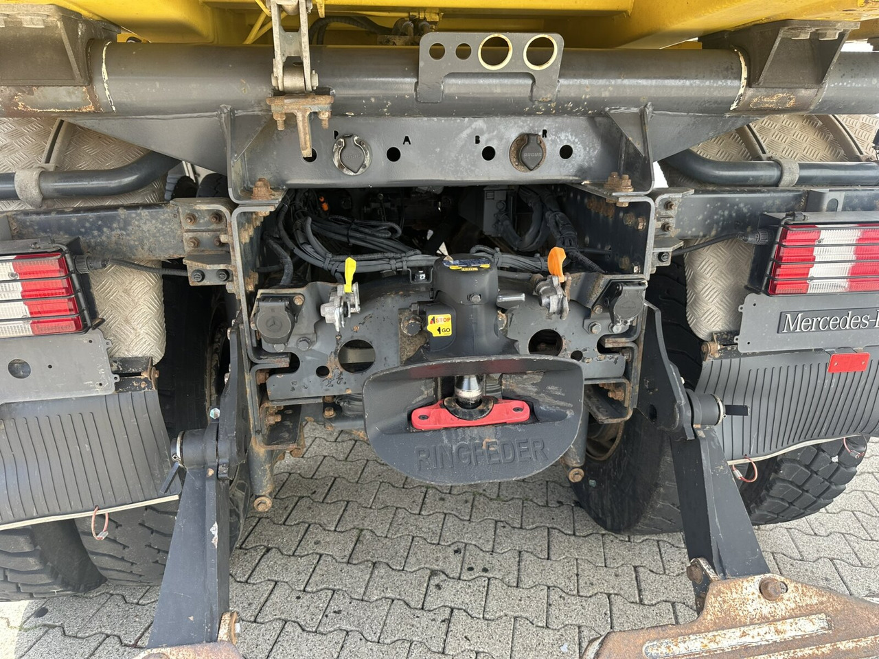 Mercedes-Benz Actros 3348 AK 6x6 Actros 3348 AK 6x6, Bordmatik links - Kipper: das Bild 2 Mercedes-Benz Actros 3348 AK 6x6 Actros 3348 AK 6x6, Bordmatik links - Kipper: das Bild 2