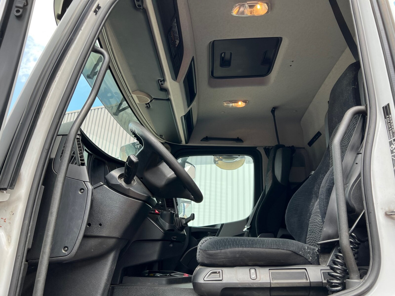 Mercedes-Benz Antos 1840 L 4x2 Antos 1840 L 4x2, Aufnahme für Mitnahmestapler - Plane LKW: das Bild 4 Mercedes-Benz Antos 1840 L 4x2 Antos 1840 L 4x2, Aufnahme für Mitnahmestapler - Plane LKW: das Bild 4