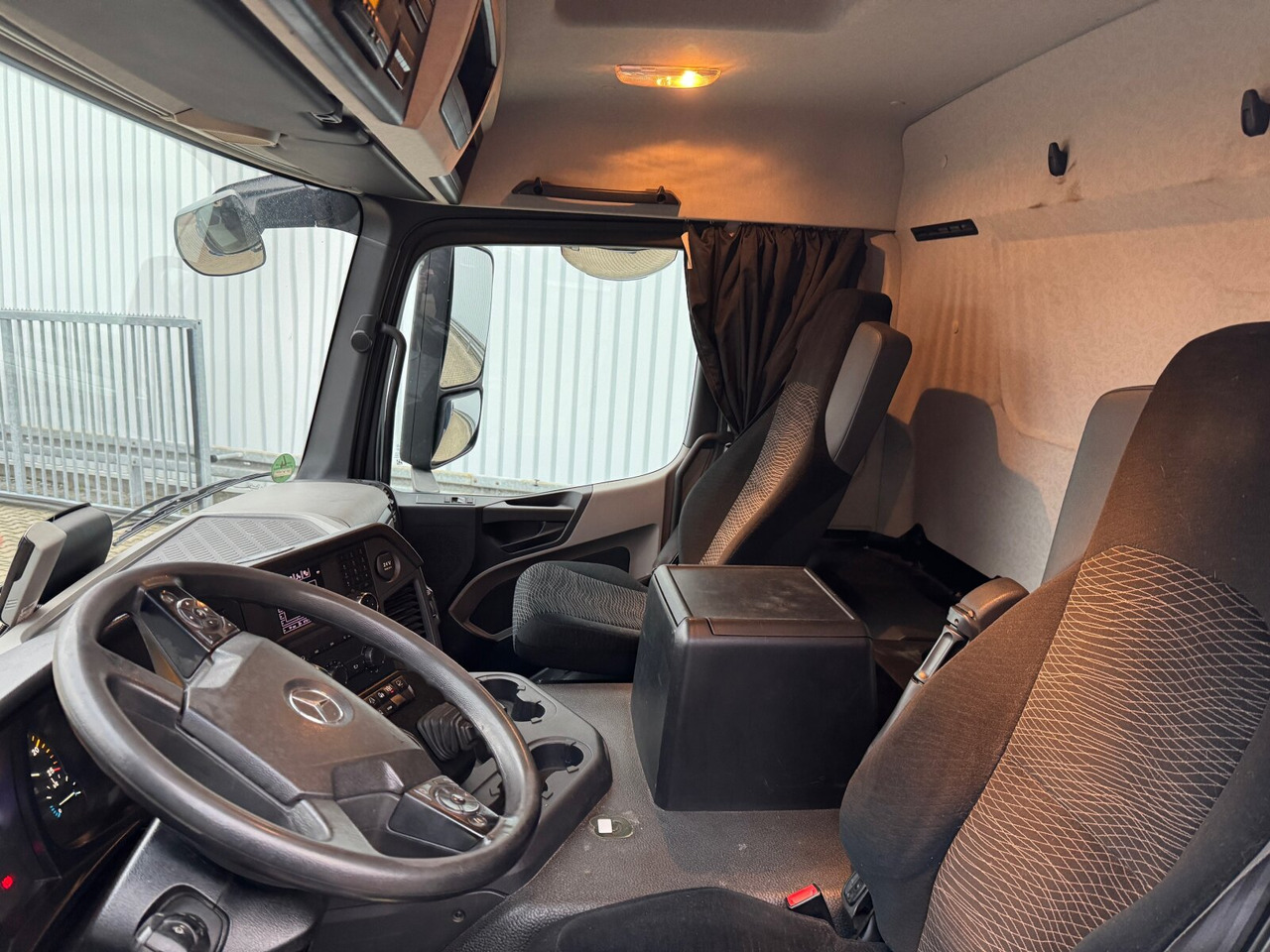 Mercedes-Benz Antos 2540 L 6x2 Antos 2540 L 6x2, Lenkachse, HMF 2110-L3 Heckkran - Autokran, Pritsche LKW: das Bild 4 Mercedes-Benz Antos 2540 L 6x2 Antos 2540 L 6x2, Lenkachse, HMF 2110-L3 Heckkran - Autokran, Pritsche LKW: das Bild 4