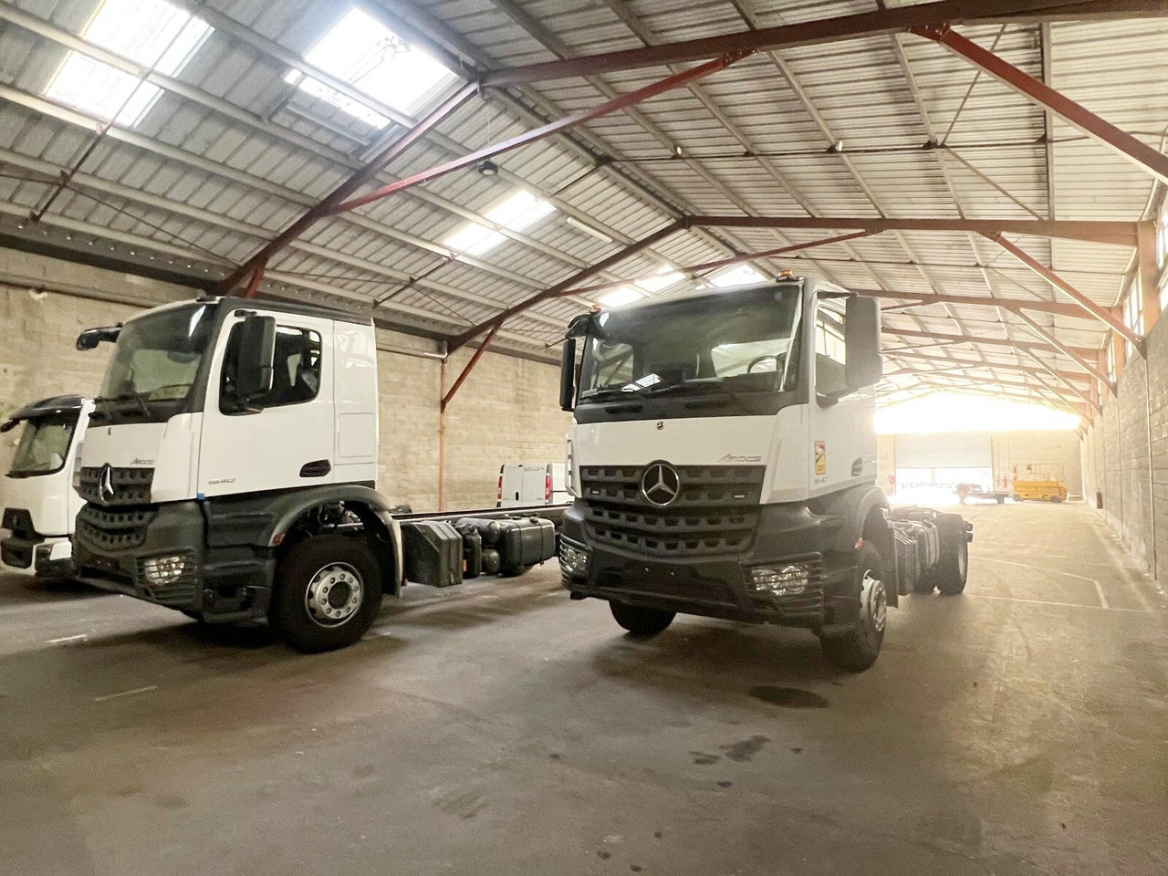 Mercedes-Benz Arocs 1840 K 4x2 Arocs 1840 K 4x2, MultimediaCockpit, 2x Nebenantrieb, NMV & Motorabtrieb - Fahrgestell LKW: das Bild 1 Mercedes-Benz Arocs 1840 K 4x2 Arocs 1840 K 4x2, MultimediaCockpit, 2x Nebenantrieb, NMV & Motorabtrieb - Fahrgestell LKW: das Bild 1