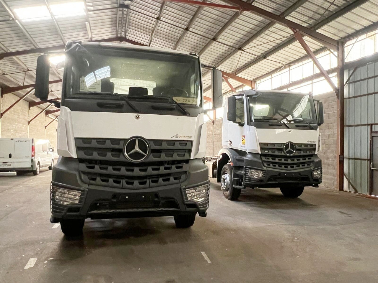 Mercedes-Benz Arocs 1840 K 4x2 Arocs 1840 K 4x2, MultimediaCockpit, 2x Nebenantrieb, NMV & Motorabtrieb - Fahrgestell LKW: das Bild 2 Mercedes-Benz Arocs 1840 K 4x2 Arocs 1840 K 4x2, MultimediaCockpit, 2x Nebenantrieb, NMV & Motorabtrieb - Fahrgestell LKW: das Bild 2