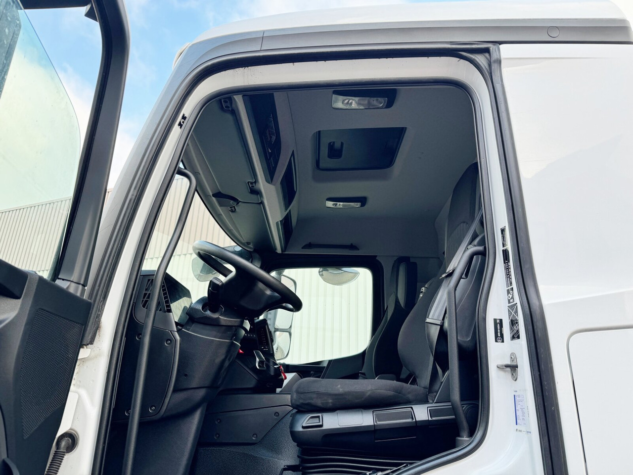 Innenraum Bild 2: Abrollkipper Mercedes-Benz Arocs 1840 L 4x2 Arocs 1840 L 4x2/48, MultimediaCockpit, Navi