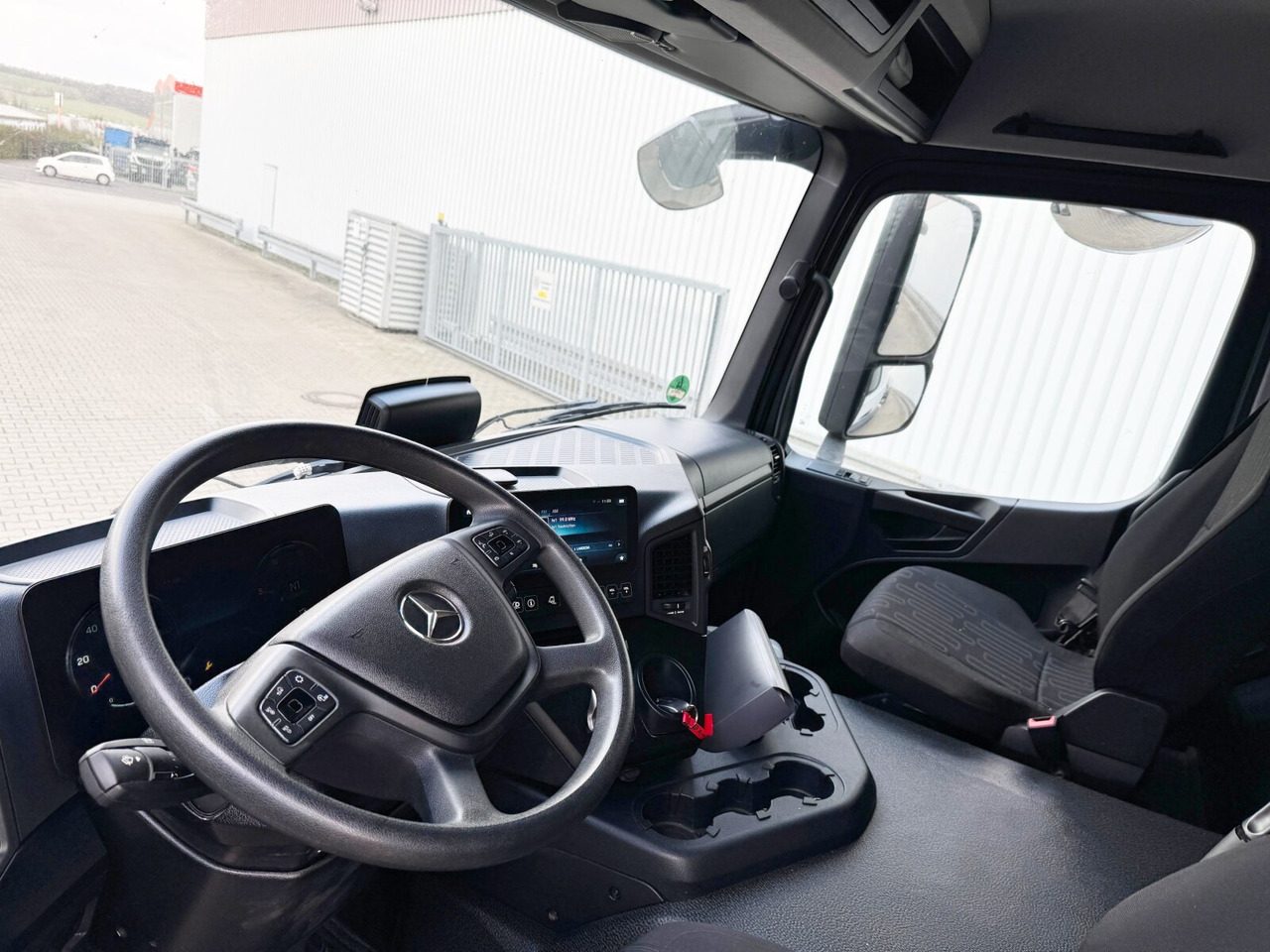 Mercedes-Benz Arocs 1840 L 4x2 Arocs 1840 L 4x2, MultimediaCockpit, Navi - Fahrgestell LKW: das Bild 2 Mercedes-Benz Arocs 1840 L 4x2 Arocs 1840 L 4x2, MultimediaCockpit, Navi - Fahrgestell LKW: das Bild 2