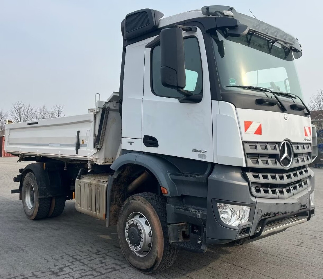 Mercedes-Benz Arocs 1842 AK 4x4 Arocs 1842 AK 4x4 - Kipper: das Bild 2 Mercedes-Benz Arocs 1842 AK 4x4 Arocs 1842 AK 4x4 - Kipper: das Bild 2