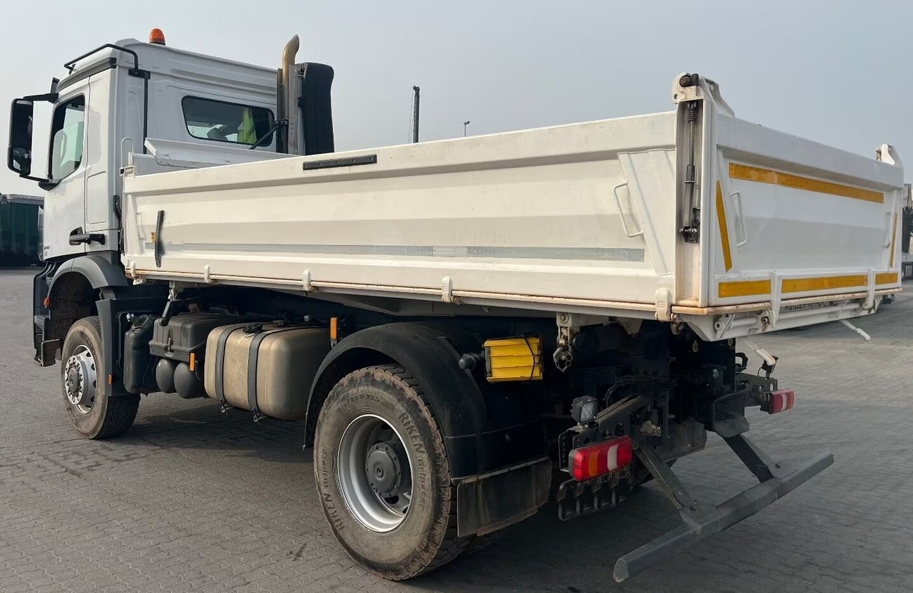 Mercedes-Benz Arocs 1842 AK 4x4 Arocs 1842 AK 4x4 - Kipper: das Bild 3 Mercedes-Benz Arocs 1842 AK 4x4 Arocs 1842 AK 4x4 - Kipper: das Bild 3