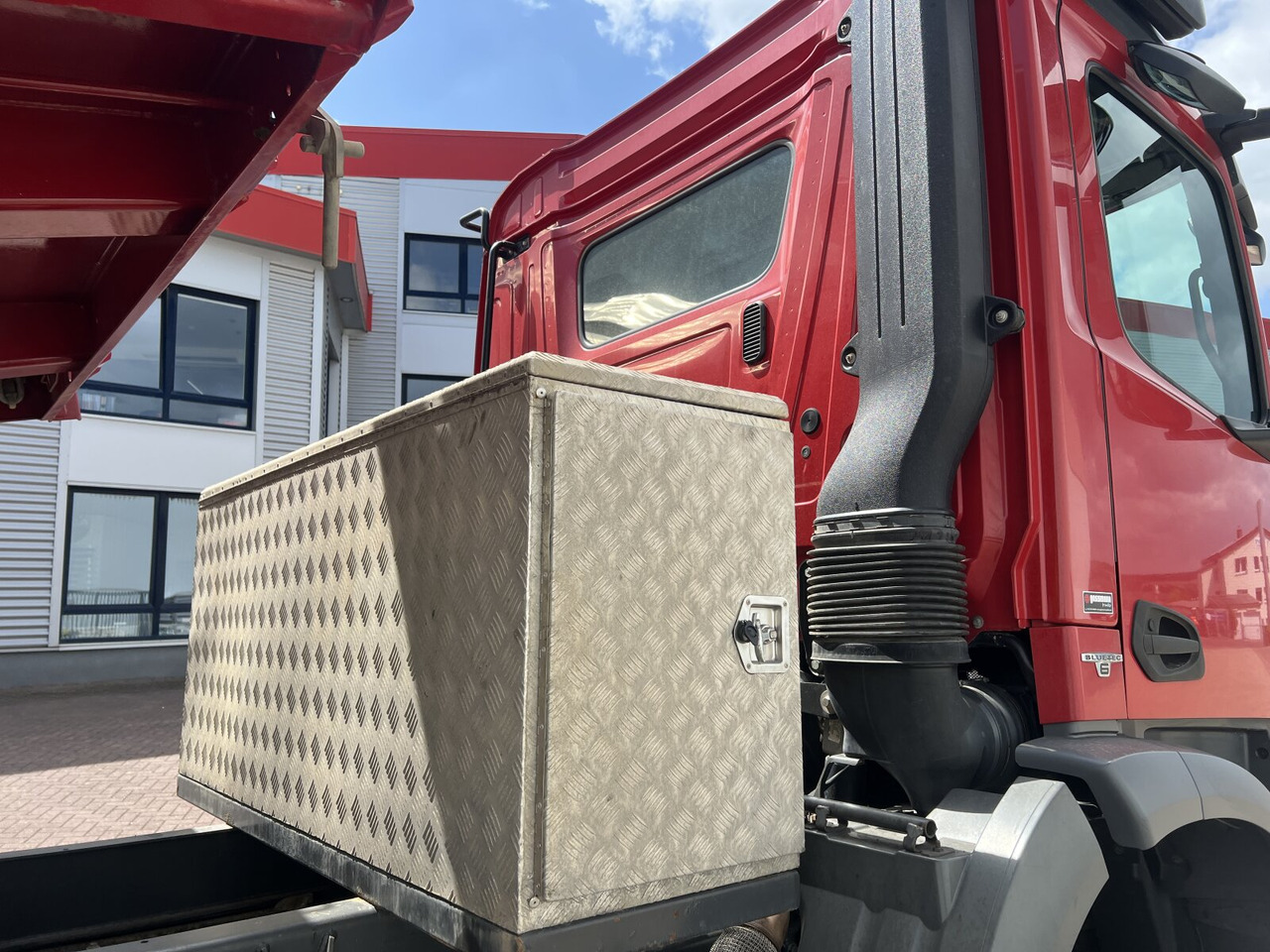 Mercedes-Benz Arocs 2635/40 K 6x4 Arocs 2635/40 K 6x4, Bordmatik links - Kipper: das Bild 3 Mercedes-Benz Arocs 2635/40 K 6x4 Arocs 2635/40 K 6x4, Bordmatik links - Kipper: das Bild 3