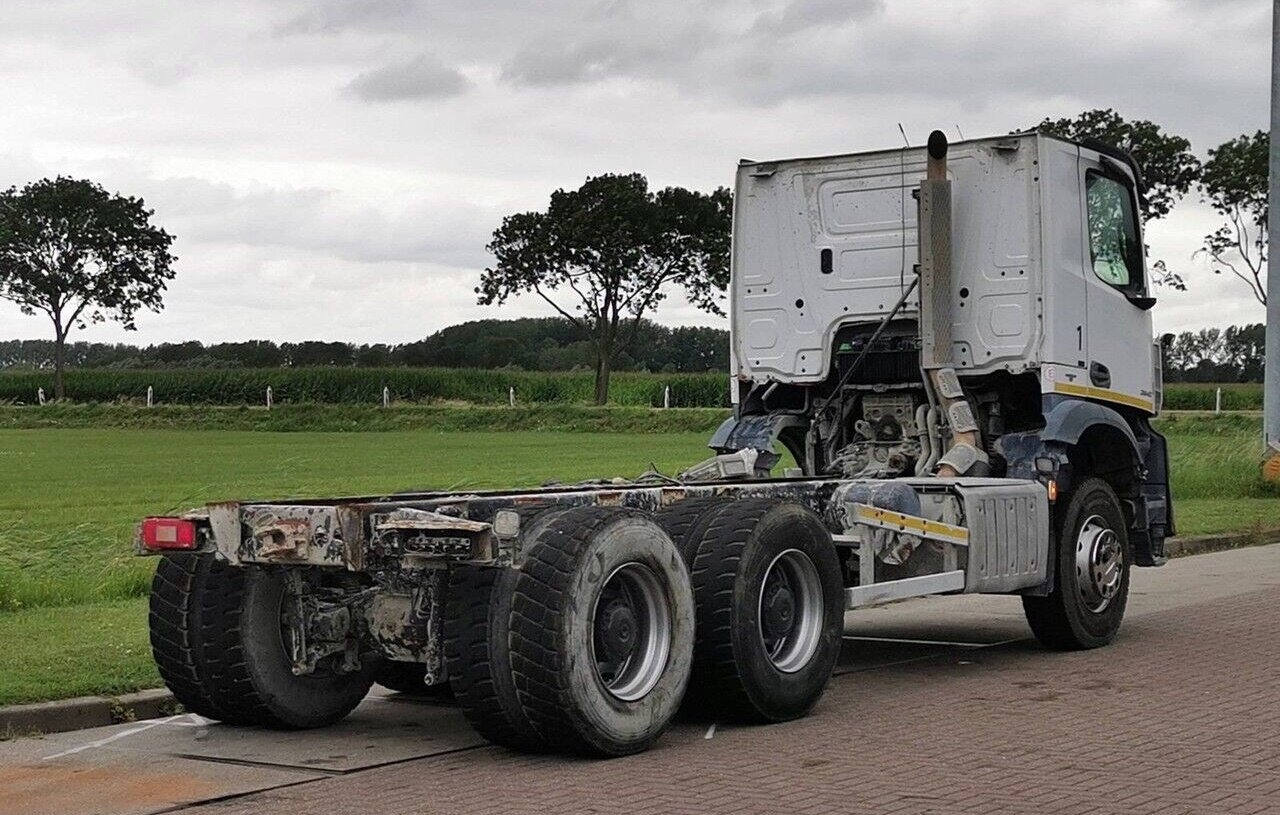 Mercedes-Benz Arocs 2642 K 6x4 Arocs 2642 K 6x4, Retarder, Motorabtrieb - Abrollkipper: das Bild 2 Mercedes-Benz Arocs 2642 K 6x4 Arocs 2642 K 6x4, Retarder, Motorabtrieb - Abrollkipper: das Bild 2