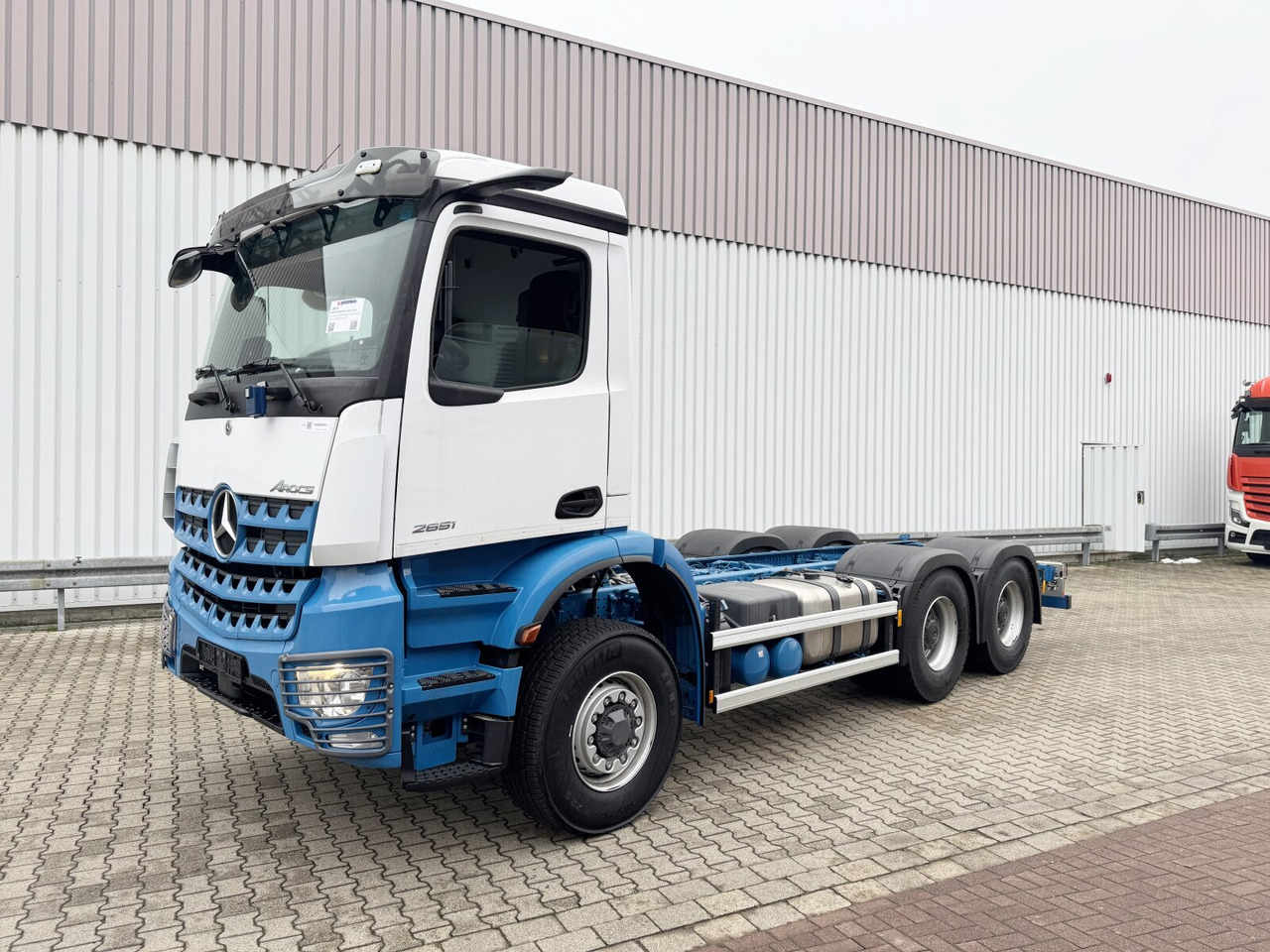 Mercedes-Benz Arocs 2651 L 6x6 Arocs 2651 L 6x6, HydroDrive, MirrorCam, Massage-Sitz, Motorabtrieb - Fahrgestell LKW: das Bild 1 Mercedes-Benz Arocs 2651 L 6x6 Arocs 2651 L 6x6, HydroDrive, MirrorCam, Massage-Sitz, Motorabtrieb - Fahrgestell LKW: das Bild 1