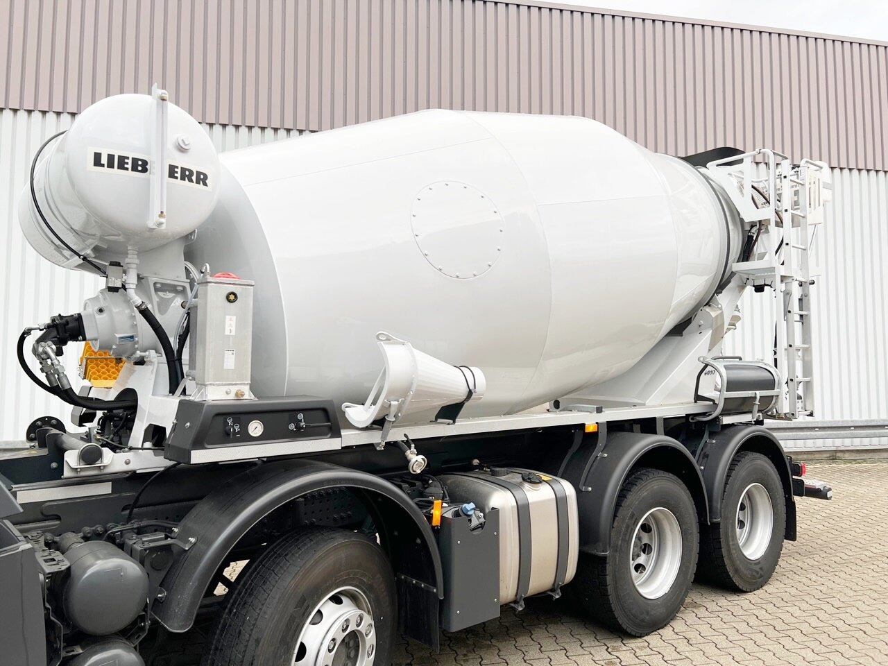 Mercedes-Benz Arocs 3240 B 8x4/4 Arocs 3240 B 8x4/4, Liebherr HTM 905 Mischer ca. 9m³, Multimedia Cockpit, Navi - Fahrmischer: das Bild 3 Mercedes-Benz Arocs 3240 B 8x4/4 Arocs 3240 B 8x4/4, Liebherr HTM 905 Mischer ca. 9m³, Multimedia Cockpit, Navi - Fahrmischer: das Bild 3