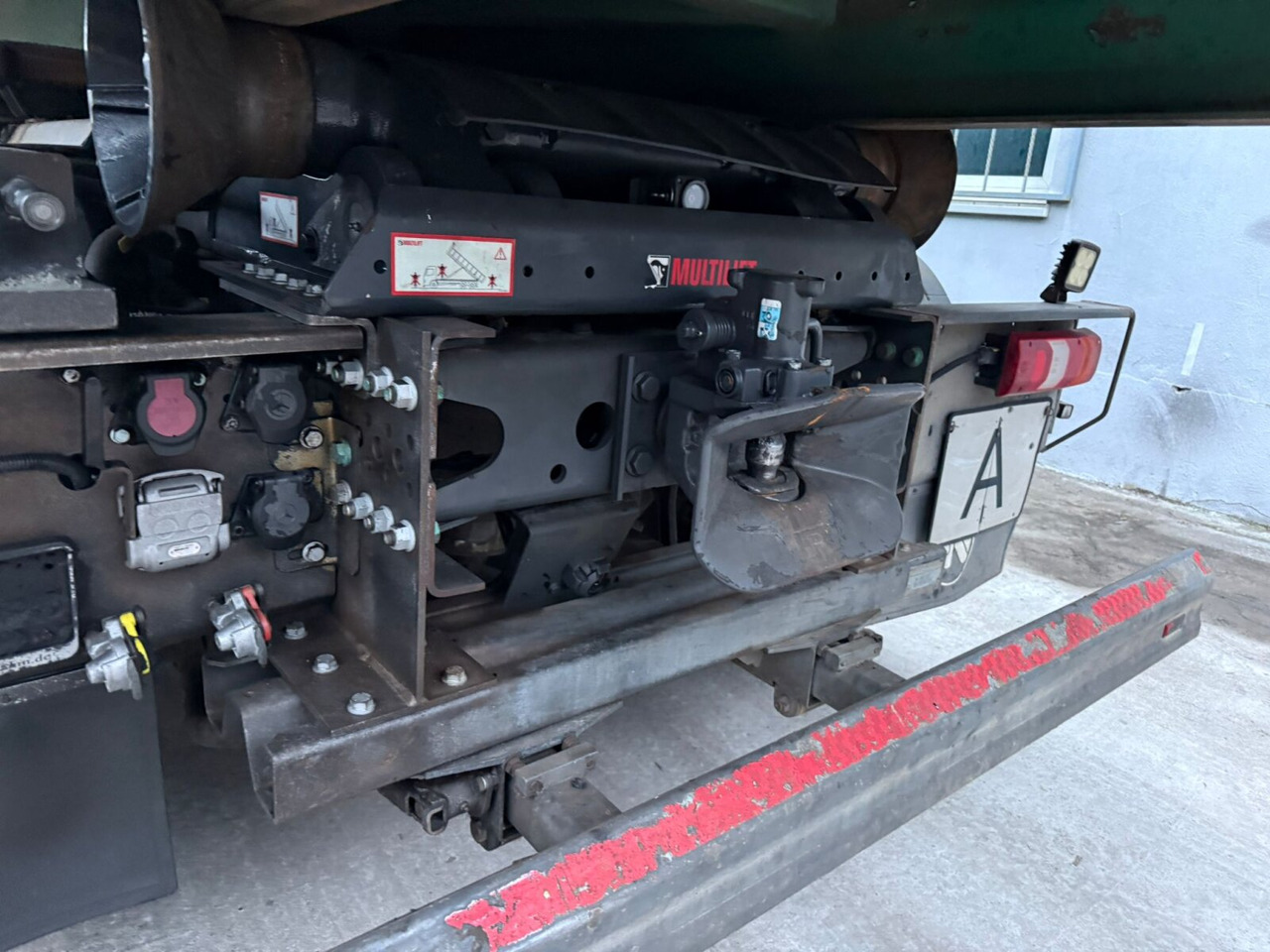 Mercedes-Benz Arocs 3240 L 8x4 ENA Arocs 3240 L 8x4 ENA, Lenk-/Liftachse, Navi, Hiab Abrollkipper - Abrollkipper: das Bild 5 Mercedes-Benz Arocs 3240 L 8x4 ENA Arocs 3240 L 8x4 ENA, Lenk-/Liftachse, Navi, Hiab Abrollkipper - Abrollkipper: das Bild 5