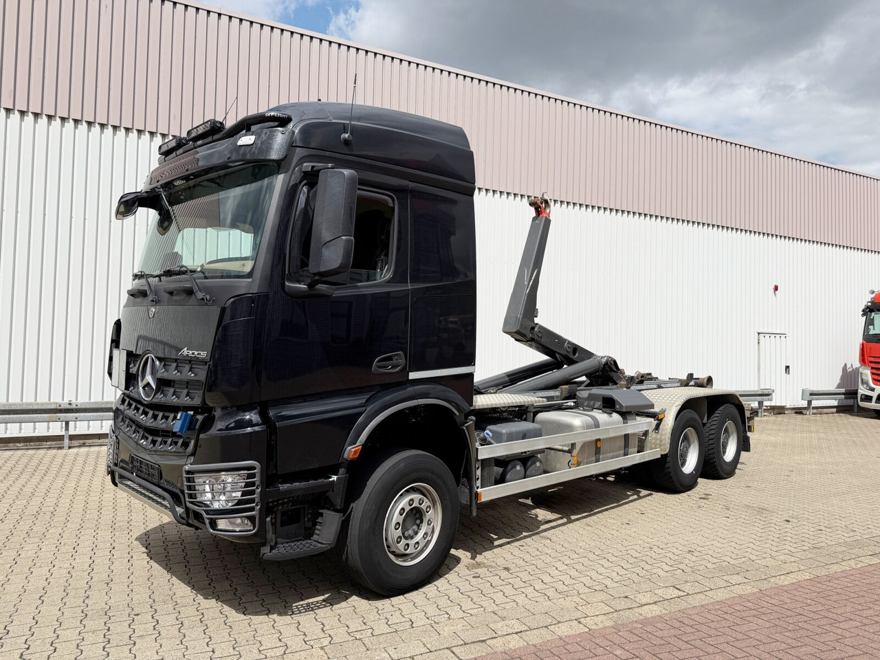 Mercedes-Benz Arocs 3351 6x4 Arocs 3351 6x4, Grounder, Retarder, Multimedia Cockpit, StreamSpace - Abrollkipper: das Bild 1 Mercedes-Benz Arocs 3351 6x4 Arocs 3351 6x4, Grounder, Retarder, Multimedia Cockpit, StreamSpace - Abrollkipper: das Bild 1
