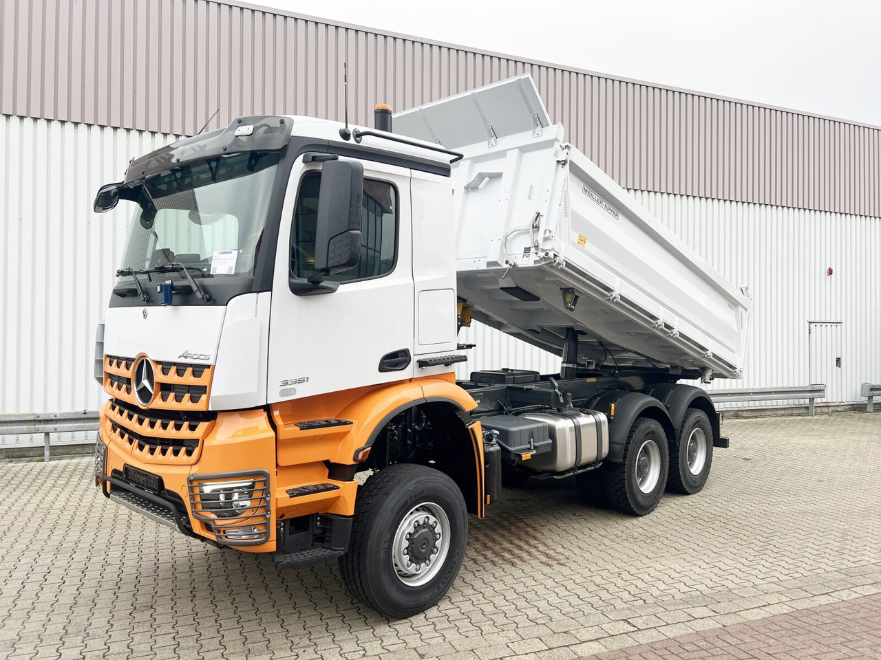 Mercedes-Benz Arocs 3351 AK 6x6 Arocs 3351 AK 6x6, Grounder - Kipper: das Bild 1 Mercedes-Benz Arocs 3351 AK 6x6 Arocs 3351 AK 6x6, Grounder - Kipper: das Bild 1