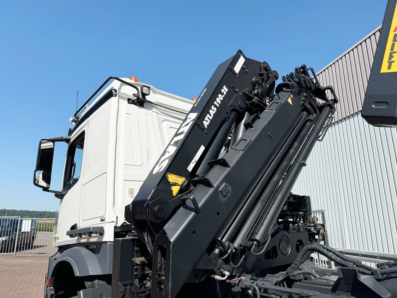 Mercedes-Benz Arocs 3351 AK 6x6 Arocs 3351 AK 6x6, Retarder, Navi, Grounder, Kran Atlas AK 190.2E, Funk - Abrollkipper, Autokran: das Bild 4 Mercedes-Benz Arocs 3351 AK 6x6 Arocs 3351 AK 6x6, Retarder, Navi, Grounder, Kran Atlas AK 190.2E, Funk - Abrollkipper, Autokran: das Bild 4