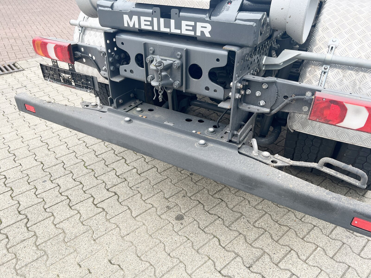 Mercedes-Benz Arocs 4142/48 8x4/4 Arocs 4142/48 8x4/4, Grounder, Meiller RS26 62-K, Funk, Motorabtrieb - Abrollkipper: das Bild 3 Mercedes-Benz Arocs 4142/48 8x4/4 Arocs 4142/48 8x4/4, Grounder, Meiller RS26 62-K, Funk, Motorabtrieb - Abrollkipper: das Bild 3