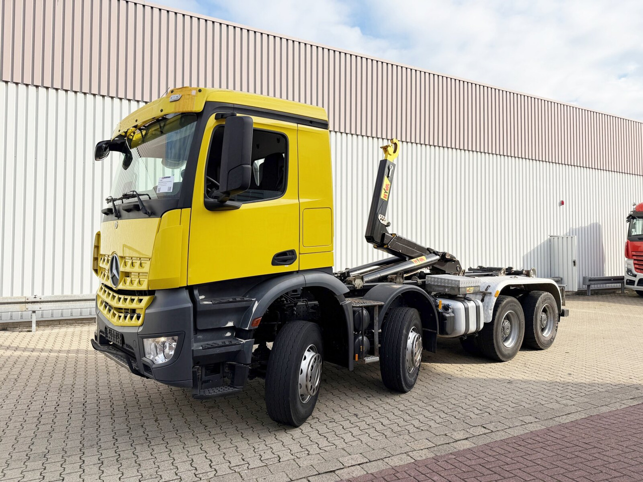 Mercedes-Benz Arocs 4142 B 8x4/4 Arocs 4142 B 8x4/4, Grounder, MultimediaCockpit, Motorabtrieb - Abrollkipper: das Bild 1 Mercedes-Benz Arocs 4142 B 8x4/4 Arocs 4142 B 8x4/4, Grounder, MultimediaCockpit, Motorabtrieb - Abrollkipper: das Bild 1