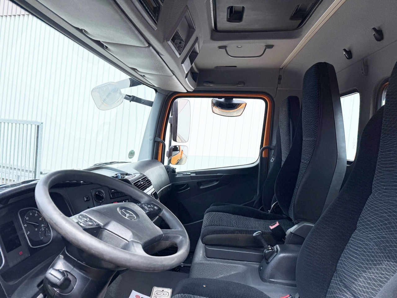 Mercedes-Benz Atego 1218/21 K 4x2 Atego 1218/21 K 4x2, AHK - Kipper: das Bild 3 Mercedes-Benz Atego 1218/21 K 4x2 Atego 1218/21 K 4x2, AHK - Kipper: das Bild 3