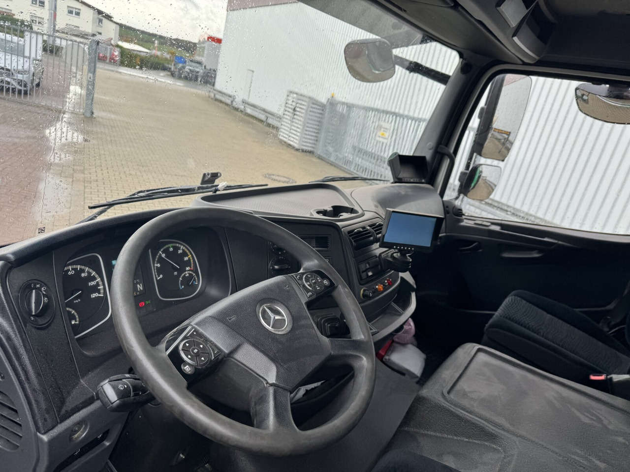 Mercedes-Benz Atego 1223 L 4x2 Atego 1223 L 4x2 mit Heckkran Atlas 88.3-A2L, Funk - Autokran, Pritsche LKW: das Bild 5 Mercedes-Benz Atego 1223 L 4x2 Atego 1223 L 4x2 mit Heckkran Atlas 88.3-A2L, Funk - Autokran, Pritsche LKW: das Bild 5