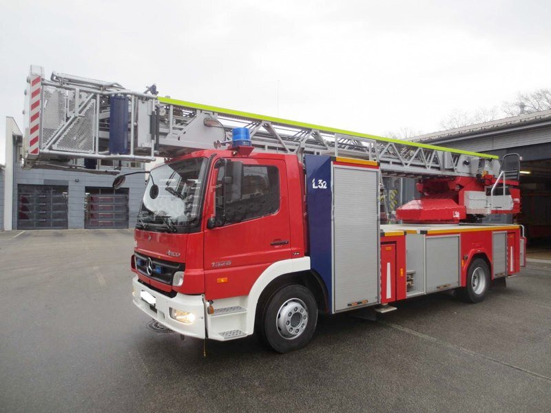 Mercedes-Benz Atego 1528F 4x2 Metz L32CAN Feuerwehr Drehleiter Atego 1528F 4x2 Metz L32CAN Feuerwehr Drehleiter - Krankenwagen: das Bild 1 Mercedes-Benz Atego 1528F 4x2 Metz L32CAN Feuerwehr Drehleiter Atego 1528F 4x2 Metz L32CAN Feuerwehr Drehleiter - Krankenwagen: das Bild 1