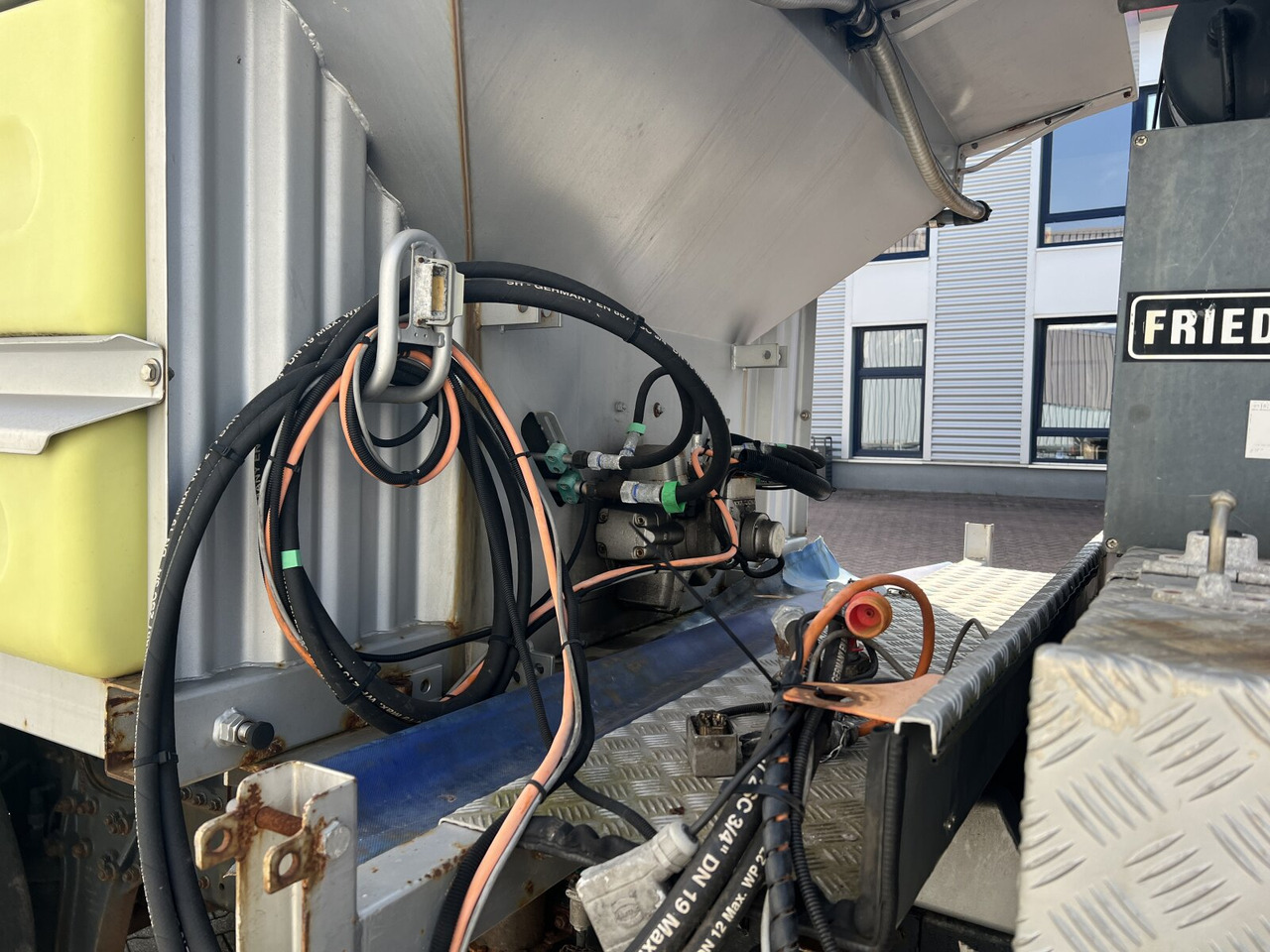 Fahrgestell LKW Mercedes-Benz Atego 1828 L 4x2 Atego 1828 L 4x2,Rechtslenker, Winterdienstplatte: das Bild 12 Fahrgestell LKW Mercedes-Benz Atego 1828 L 4x2 Atego 1828 L 4x2,Rechtslenker, Winterdienstplatte: das Bild 12