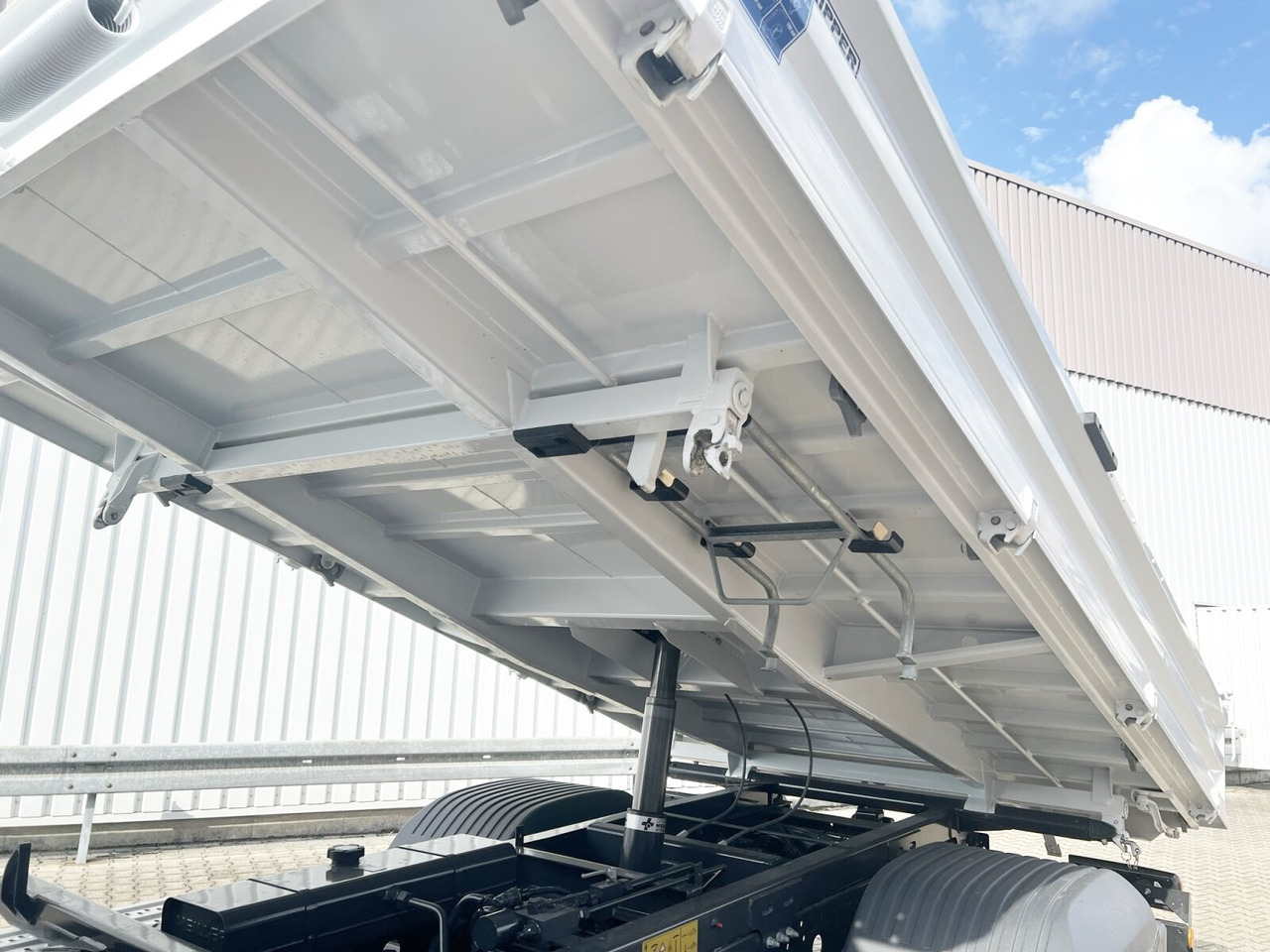 Kipper Mercedes-Benz Atego 818/23 K 4x2 Atego 818/23 K 4x2, 2x AHK, Meiller-Kipper, mehrfach Vorhanden!: das Bild 9 Kipper Mercedes-Benz Atego 818/23 K 4x2 Atego 818/23 K 4x2, 2x AHK, Meiller-Kipper, mehrfach Vorhanden!: das Bild 9