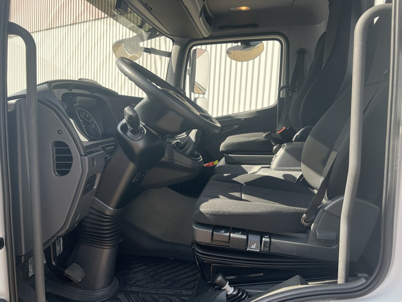 Mercedes-Benz Atego 818 K 4x2 Atego 818 K 4x2, 2x AHK, Meiller-Kipper, mehrfach Vorhanden! - Kipper: das Bild 4 Mercedes-Benz Atego 818 K 4x2 Atego 818 K 4x2, 2x AHK, Meiller-Kipper, mehrfach Vorhanden! - Kipper: das Bild 4