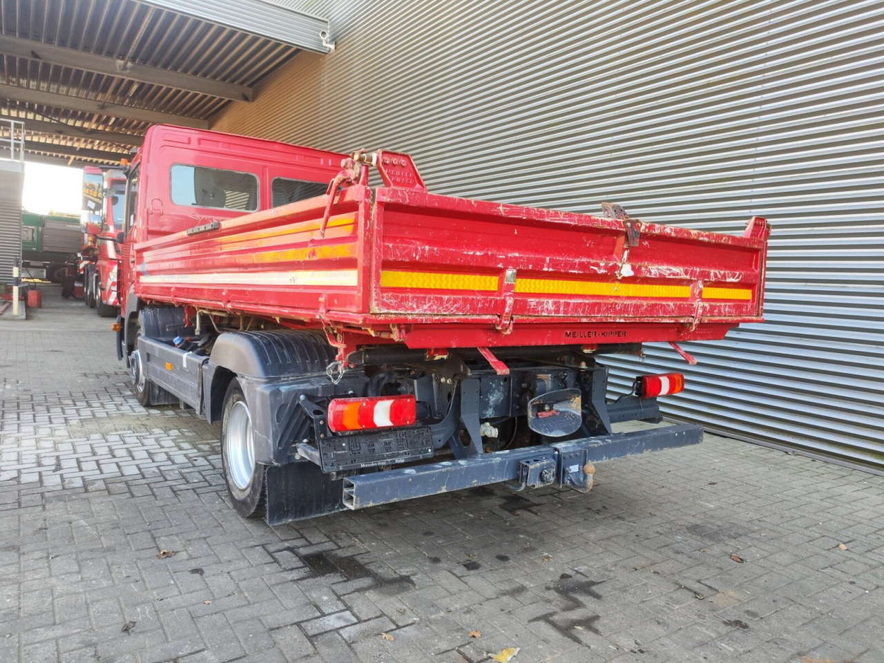 Mercedes-Benz Atego 818 K 4x2 Atego 818 K 4x2, Meiller-Kipper, 2 x AHK - Kipper: das Bild 3 Mercedes-Benz Atego 818 K 4x2 Atego 818 K 4x2, Meiller-Kipper, 2 x AHK - Kipper: das Bild 3